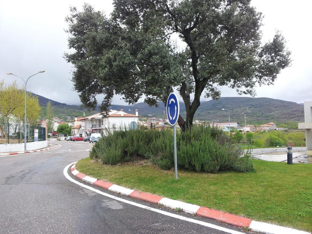 Alojamiento Cr Cuatro Caminos San Pablo de los Montes Екстериор снимка